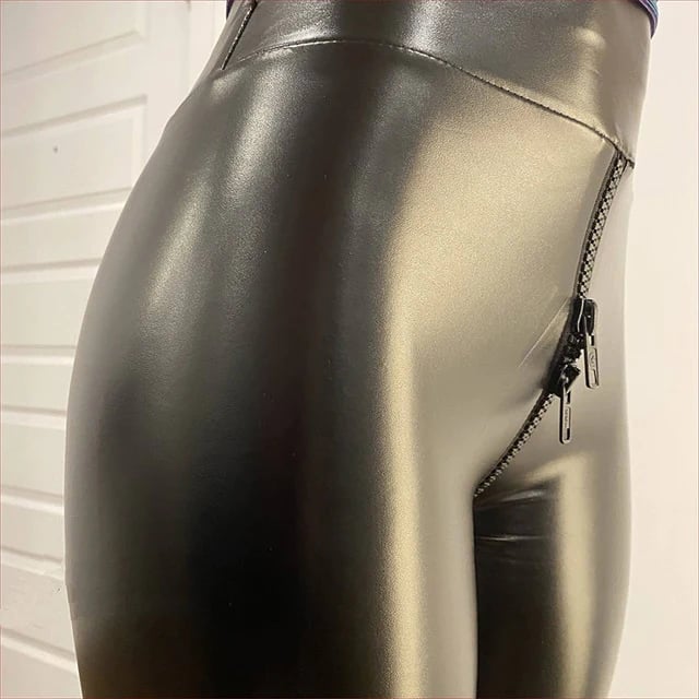 Usphonecards - Matte Leather Trousers